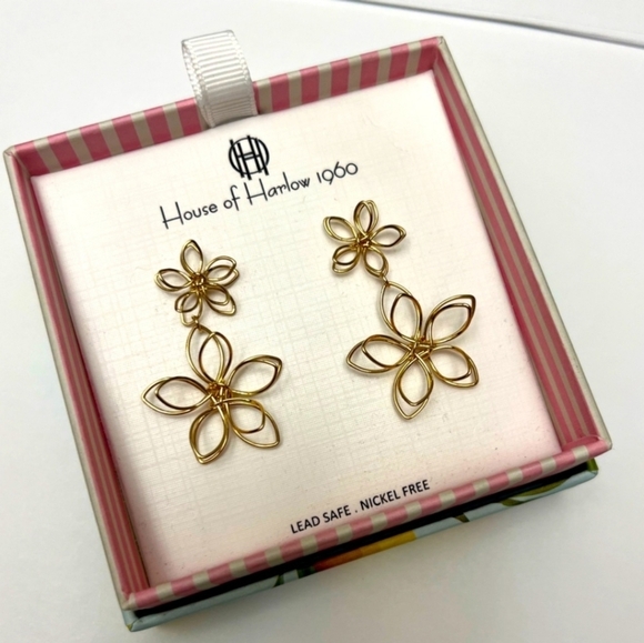 ✨️🔹️House of Harlow 🔹️1960 Golden Tone Wired Floral Earrings - Picture 3 of 3